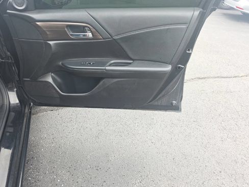 Used 2016 Honda Accord EX image 29