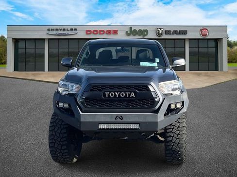 Used 2017 Toyota Tacoma TRD Sport image 8