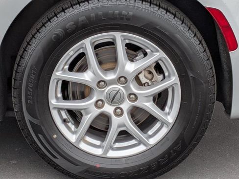 Used 2023 Chrysler Pacifica Touring-L FWD image 14