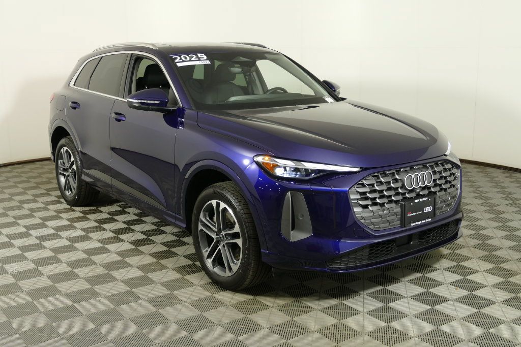 Certified 2025 Audi Q5 Premium w/ Convenience Package AWD/4WD image 1
