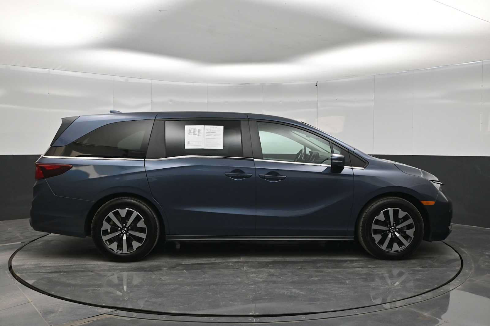 Used 2025 Honda Odyssey EX-L image 8