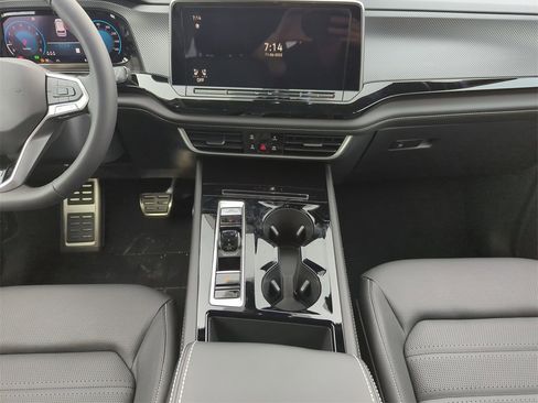 New 2026 Volkswagen Atlas Cross Sport SEL R-Line image 23