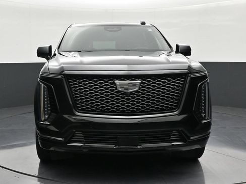 Used 2025 Cadillac Escalade ESV Sport w/ LPO, ONYX Package RWD image 8
