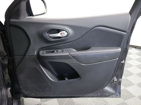 Used 2016 Jeep Cherokee 75th Anniversary image 25