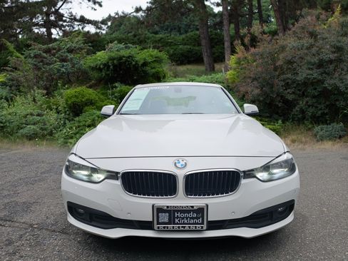 Used 2016 BMW 320i xDrive Sedan AWD/4WD image 2