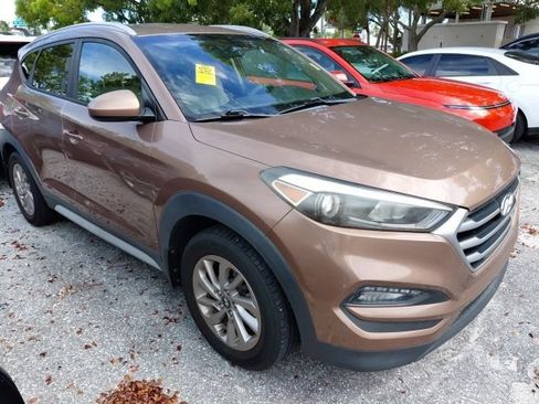 Used 2017 Hyundai Tucson SE w/ SE Popular Package 02 AWD/4WD image 2