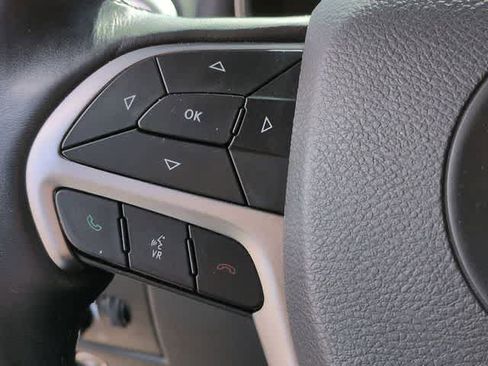 Used 2019 Jeep Grand Cherokee Altitude AWD/4WD image 22