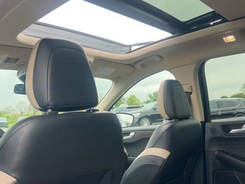 Used 2020 Ford Escape Titanium w/ Titanium Premium Package 2.0 AWD/4WD image 17