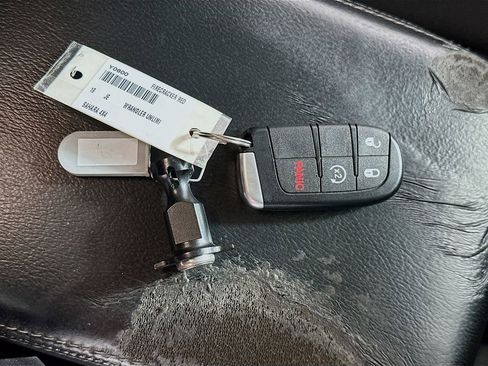 Used 2019 Jeep Wrangler Unlimited Sahara image 36