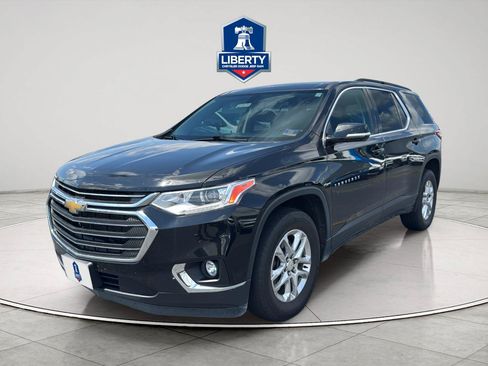 Used 2020 Chevrolet Traverse LT FWD image 2