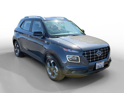 Certified 2023 Hyundai Venue Limited w/ Cargo Package FWD image 7