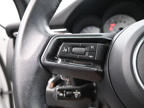 Certified 2023 Porsche Macan AWD/4WD image 11