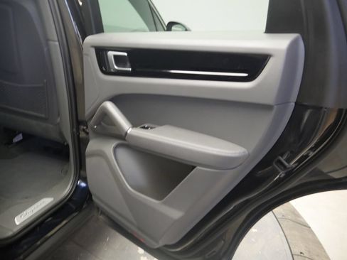 Used 2023 Porsche Cayenne AWD/4WD image 25