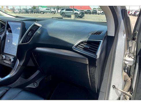 Used 2022 Ford Edge Titanium image 17