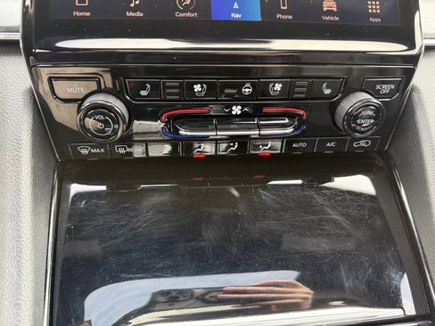 Used 2023 Jeep Grand Cherokee L Overland w/ Advanced Protech Group III image 28