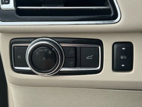 Used 2019 Lincoln Navigator Reserve image 24