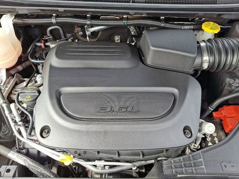 Used 2025 Chrysler Pacifica Select image 27