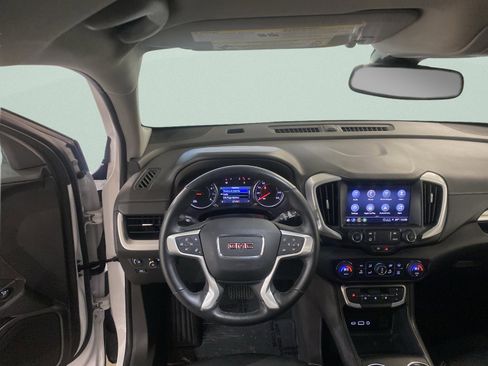 Used 2024 GMC Terrain SLT image 17