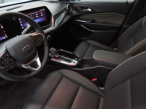 Used 2025 Chevrolet Trax ACTIV w/ Sunroof Package FWD image 21