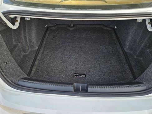 Used 2017 Volkswagen Jetta SE image 6