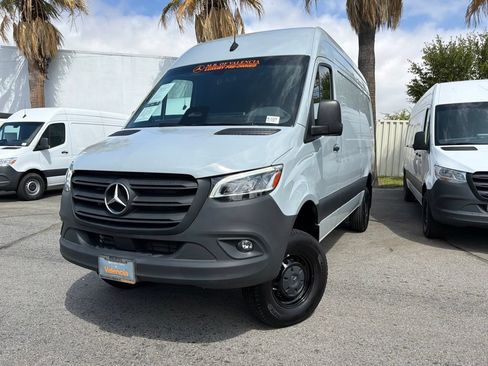 Used 2025 Mercedes-Benz Sprinter 2500 image 2