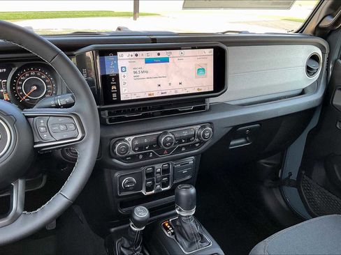 New 2025 Jeep Gladiator Sport image 6