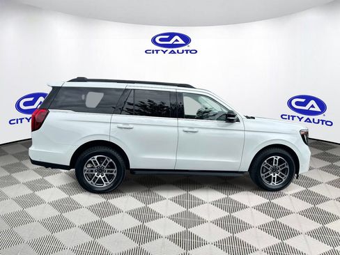 Used 2025 Ford Expedition Active AWD/4WD image 2