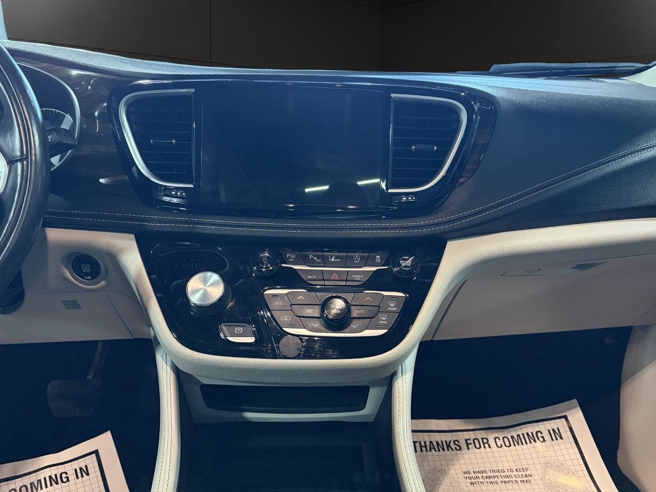 Used 2022 Chrysler Pacifica Limited FWD image 15