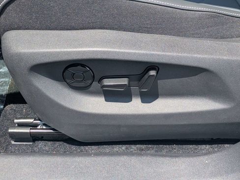 New 2026 Volkswagen Tiguan SE R-Line FWD image 22