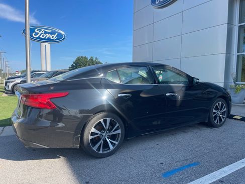 Used 2017 Nissan Maxima Platinum w/ Interior Lighting Package FWD image 7