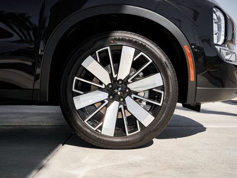 New 2026 Mitsubishi Outlander SE FWD image 9