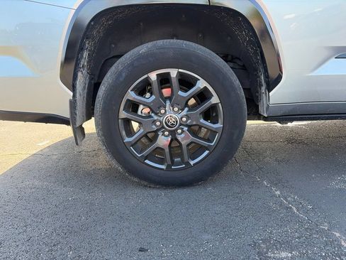 Used 2023 Toyota Sequoia Platinum AWD/4WD image 7