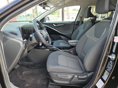 Used 2025 Kia Niro LX FWD image 11