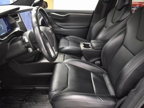 Used 2017 Tesla Model X image 24