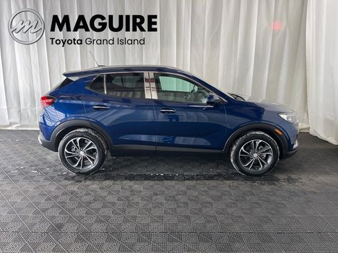 Used 2022 Buick Encore GX Select w/ Advanced Technology Package image 2