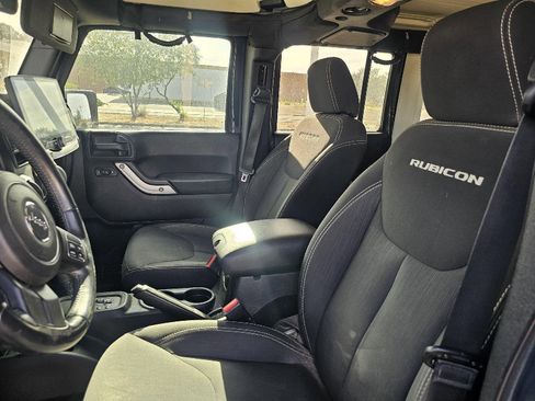 Used 2016 Jeep Wrangler Unlimited Rubicon w/ Connectivity Group AWD/4WD image 29