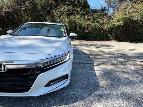 Used 2019 Honda Accord Touring image 16