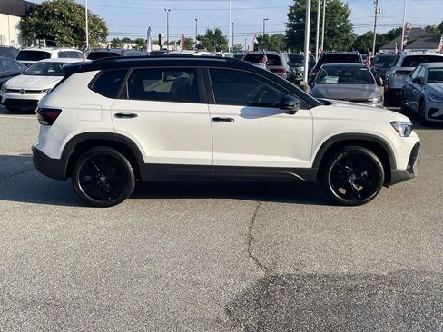 New 2026 Volkswagen Taos SE FWD image 9