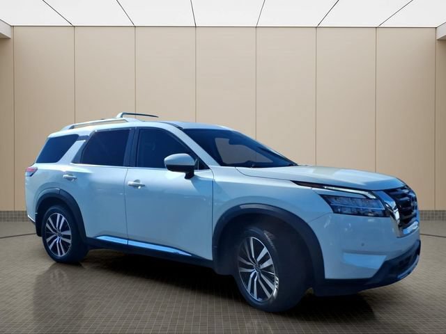 Used 2024 Nissan Pathfinder Platinum AWD/4WD image 4