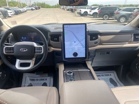 Used 2024 Ford Expedition Limited image 21