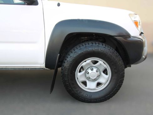 Used 2015 Toyota Tacoma PreRunner image 41