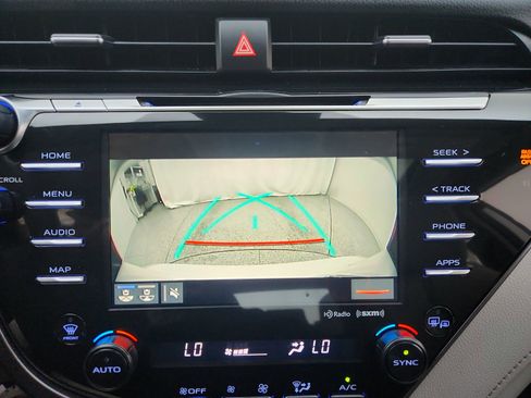 Used 2020 Toyota Camry SE w/ Sunroof Package image 34