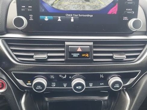 Used 2019 Honda Accord Sport image 2