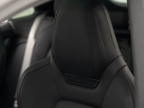 Certified 2025 Porsche Macan Electric image 19