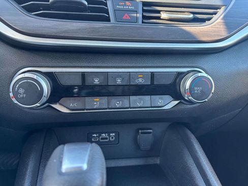 Used 2025 Nissan Altima 2.5 SV image 23