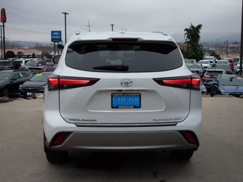 Used 2024 Toyota Highlander Limited image 9
