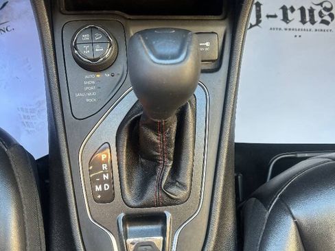 Used 2019 Jeep Cherokee Trailhawk w/ Cold Weather Group image 21