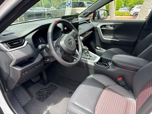 Used 2025 Toyota RAV4 XSE AWD/4WD image 4