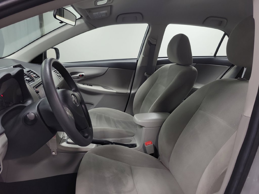Used 2013 Toyota Corolla LE FWD image 15