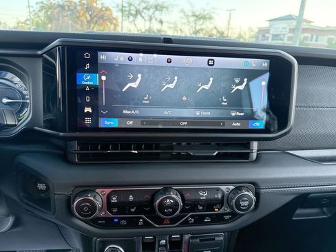 Used 2024 Jeep Wrangler Unlimited Rubicon 4xe w/ Technology Group image 20